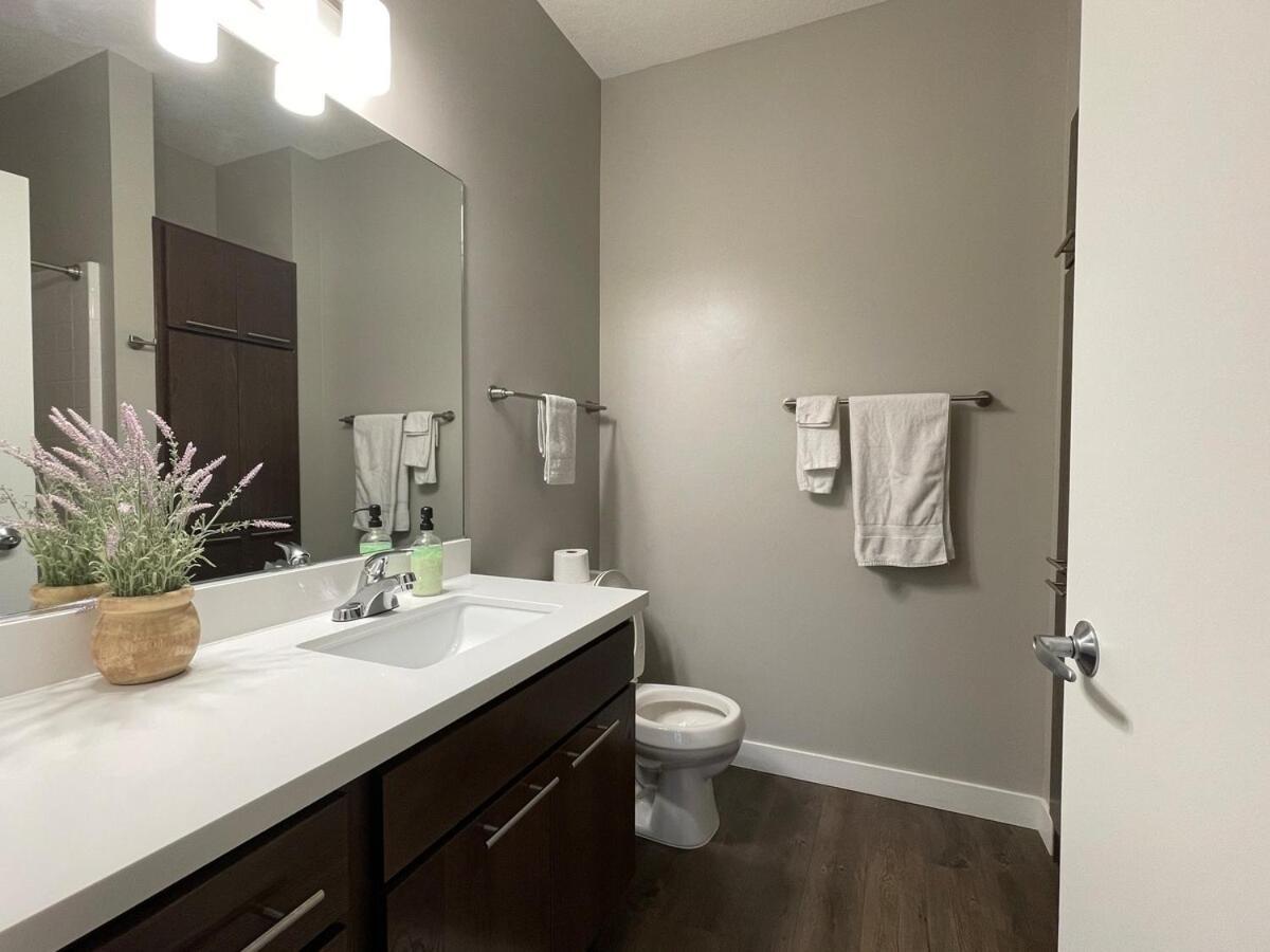 Large Downtown 2Br -Hot Tub-Downtown! Daire Des Moines Dış mekan fotoğraf