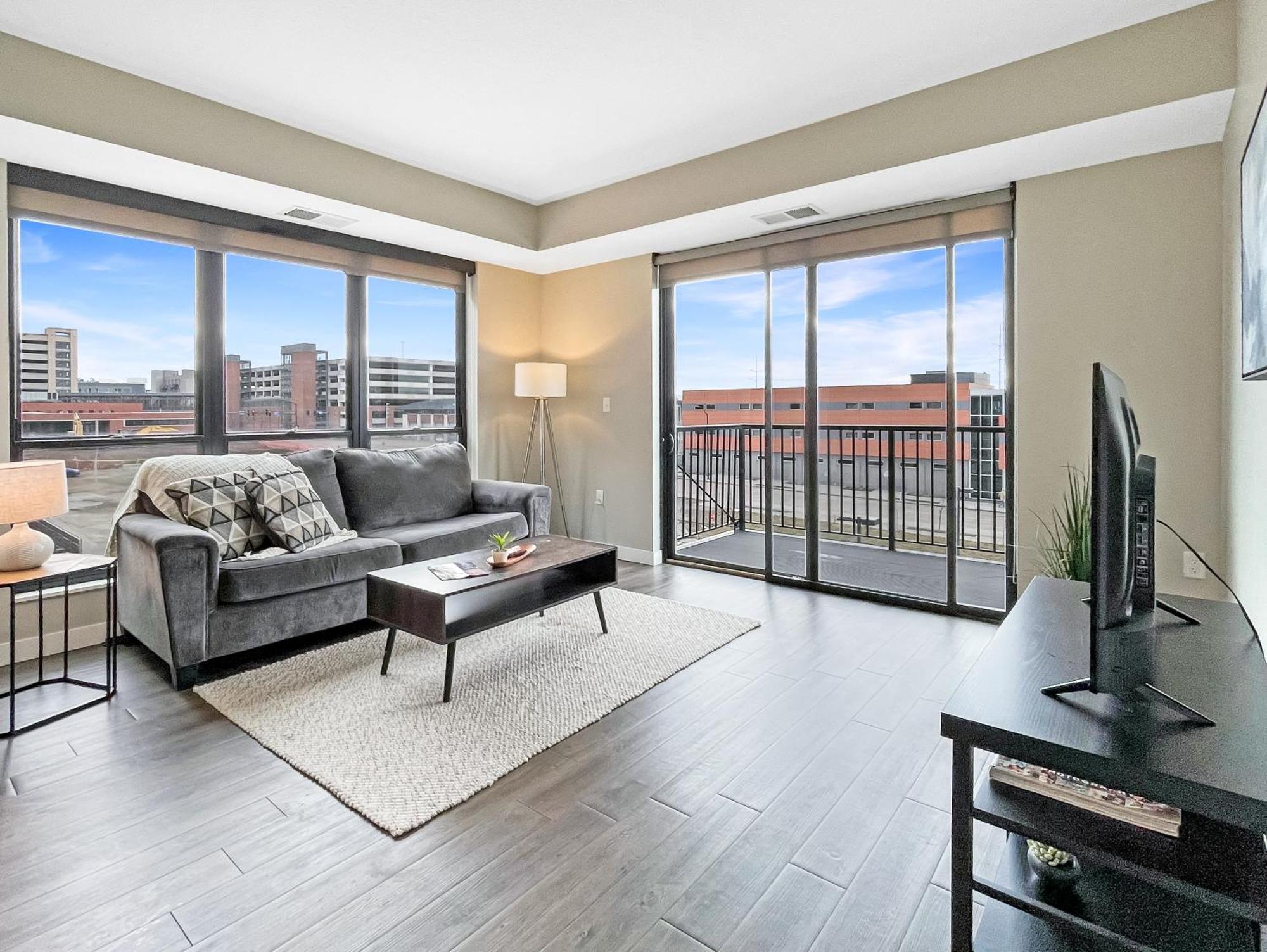 Large Downtown 2Br -Hot Tub-Downtown! Daire Des Moines Dış mekan fotoğraf