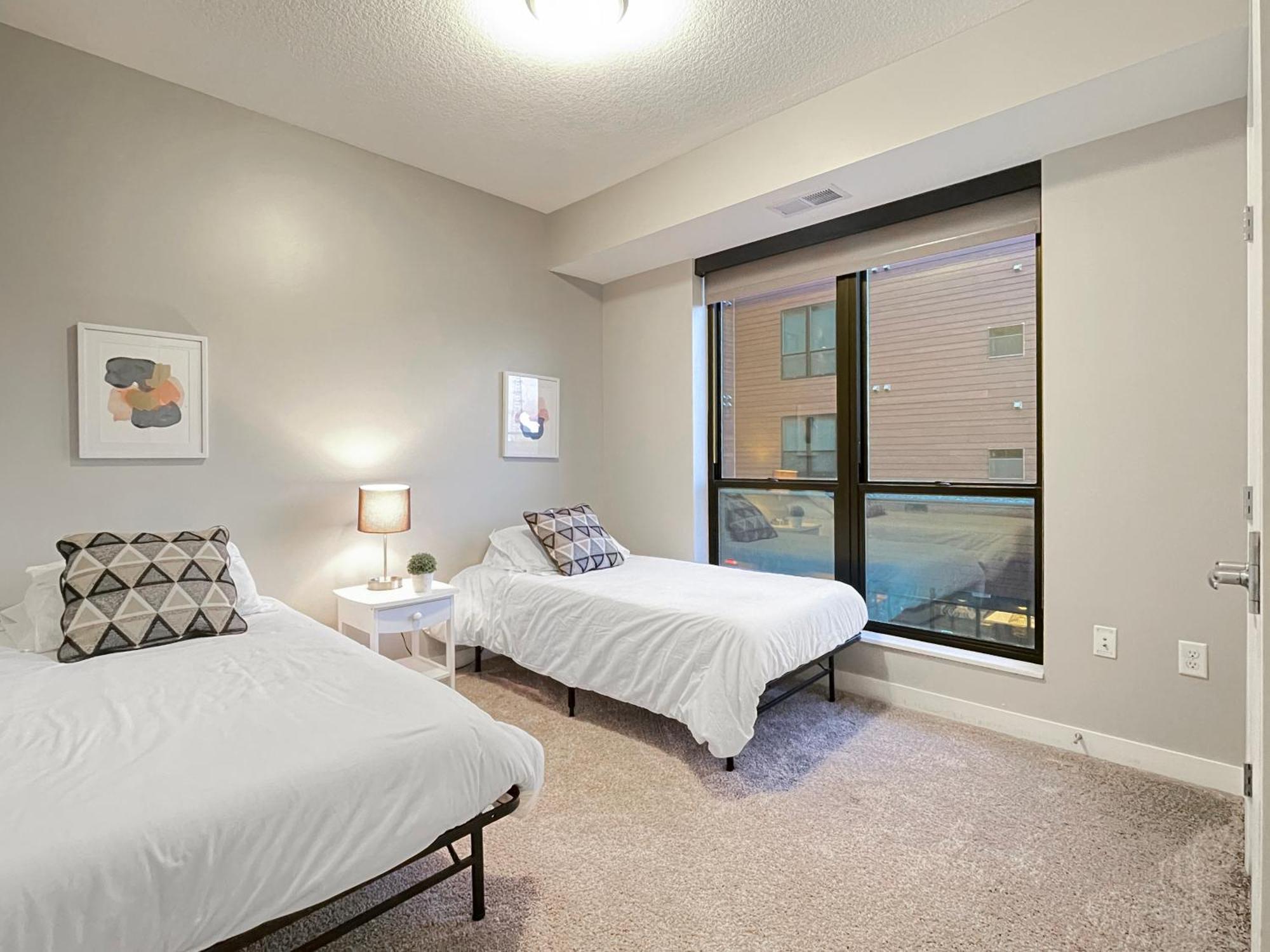Large Downtown 2Br -Hot Tub-Downtown! Daire Des Moines Dış mekan fotoğraf
